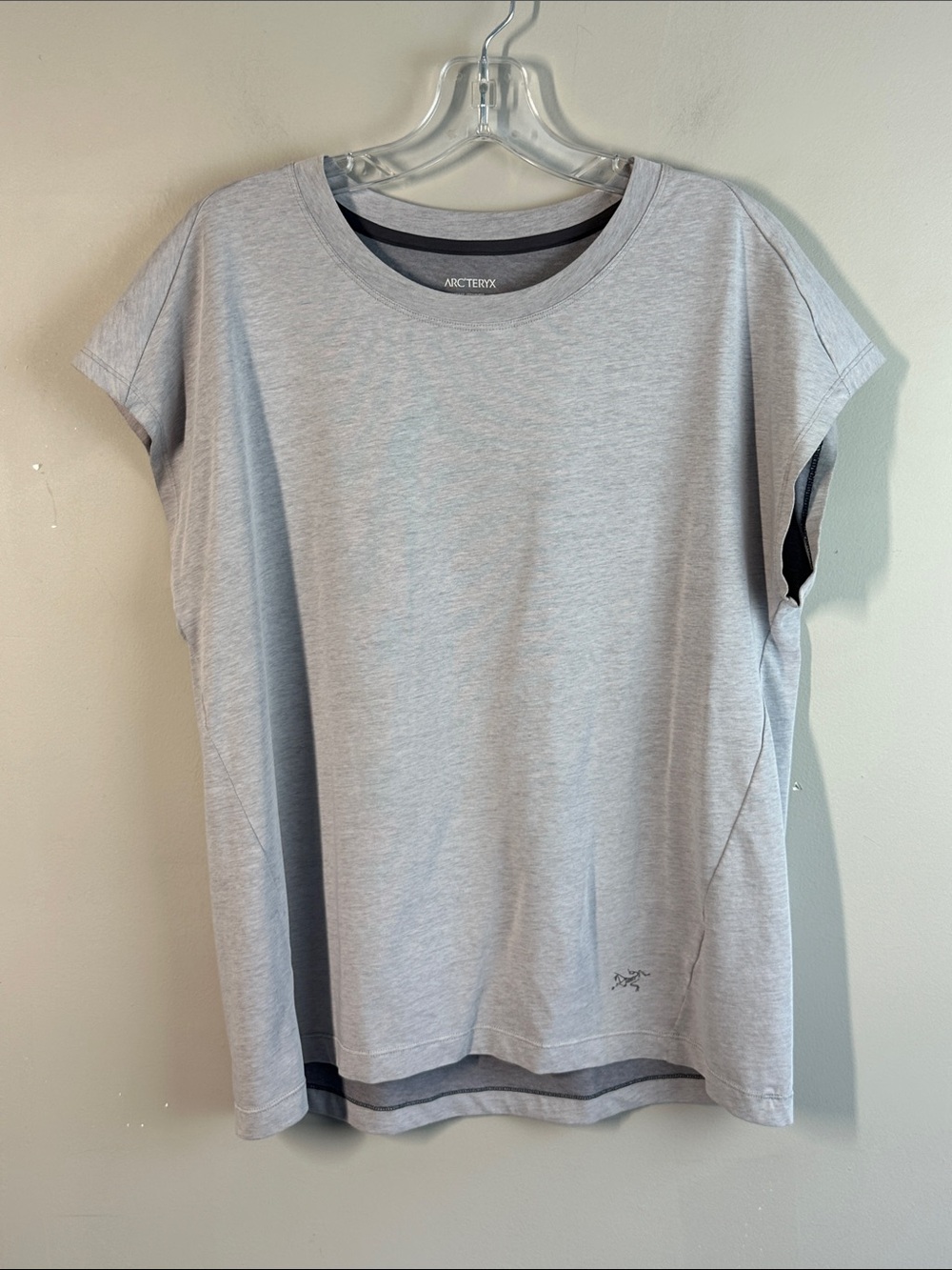 Arc’teryx Women’s Crew Neck Ardena
 Cotton Cap Sleeve Gray Top Size M